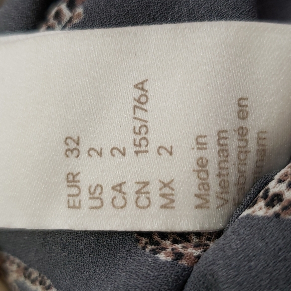 H&M Concious  Giraffe Print Blouse - Picture 7 of 9